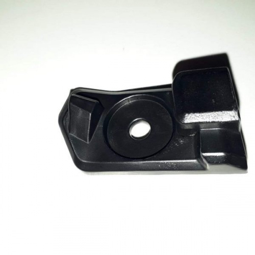 Защелка панели нижняя правая Ski Doo Gen4 Защелка панели нижняя правая Ski Doo Gen4