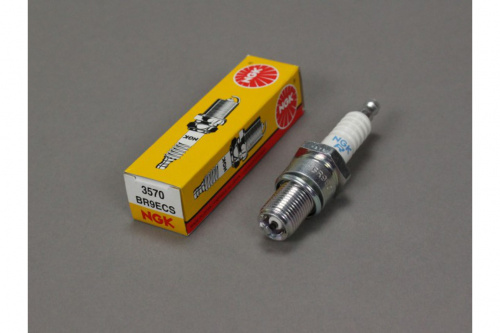Свеча NGK BR9ECS 35700 Свеча NGK BR9ECS 35700