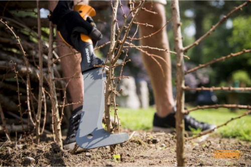 Секач малый Fiskars для сучьев WoodXpert XA3 фото 4 Секач малый Fiskars для сучьев WoodXpert XA3 фото 4